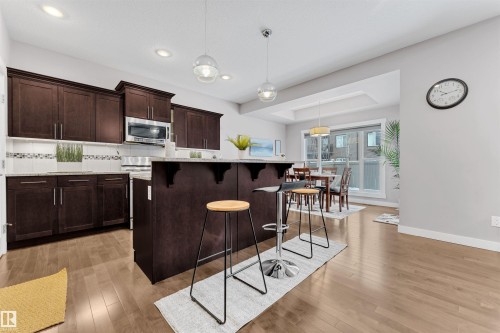 723 57 Street, Edmonton, AB - Indoor Photo Showing Kitchen With Upgraded Kitchen