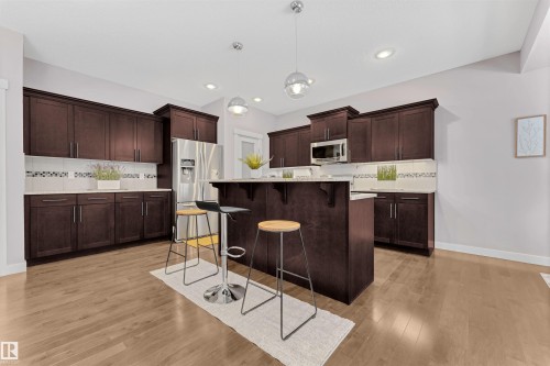 723 57 Street, Edmonton, AB - Indoor Photo Showing Kitchen