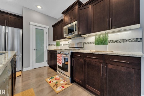 723 57 Street, Edmonton, AB - Indoor Photo Showing Kitchen With Upgraded Kitchen