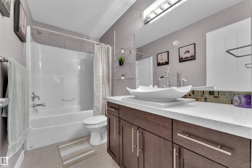 723 57 Street, Edmonton, AB - Indoor Photo Showing Bathroom