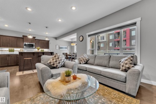 723 57 Street, Edmonton, AB - Indoor Photo Showing Living Room