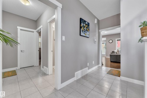 723 57 Street, Edmonton, AB - Indoor Photo Showing Other Room