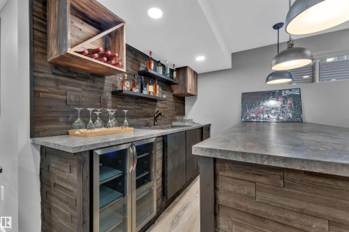 723 57 Street, Edmonton, AB - Indoor