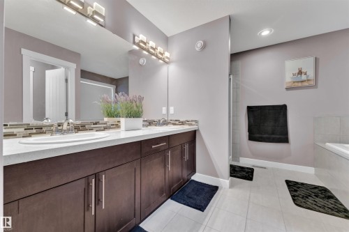 723 57 Street, Edmonton, AB - Indoor Photo Showing Bathroom