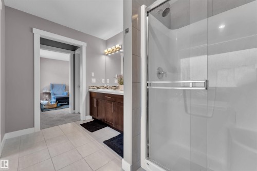 723 57 Street, Edmonton, AB - Indoor Photo Showing Bathroom