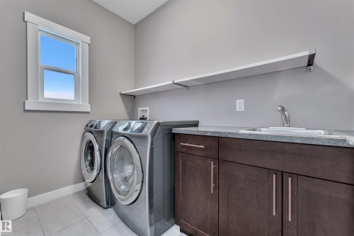 723 57 Street, Edmonton, AB - Indoor Photo Showing Laundry Room