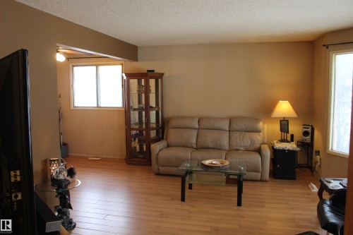 118 Corinthia Drive, Leduc, AB - Indoor Photo Showing Living Room