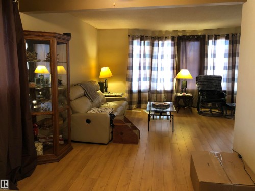 118 Corinthia Drive, Leduc, AB - Indoor Photo Showing Living Room