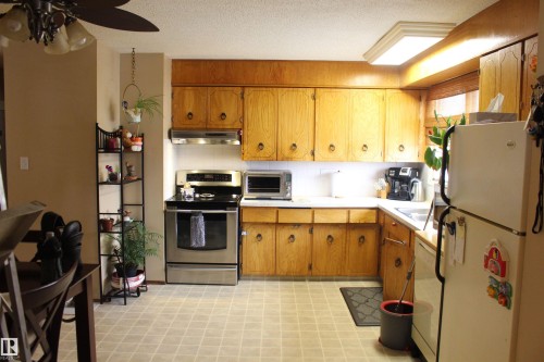 118 Corinthia Drive, Leduc, AB - Indoor Photo Showing Kitchen