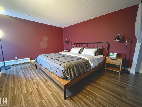 #409 10145 109 St, Edmonton, AB - Indoor Photo Showing Bedroom