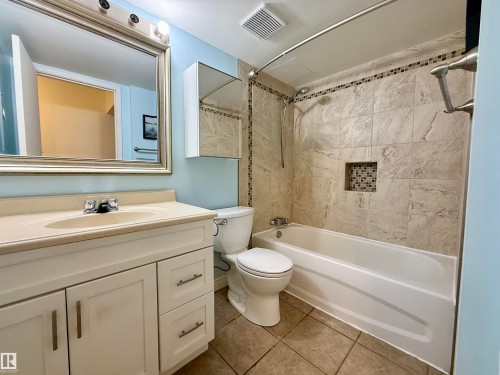 #409 10145 109 St, Edmonton, AB - Indoor Photo Showing Bathroom