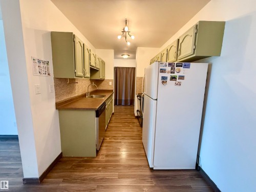 #409 10145 109 St, Edmonton, AB - Indoor Photo Showing Kitchen