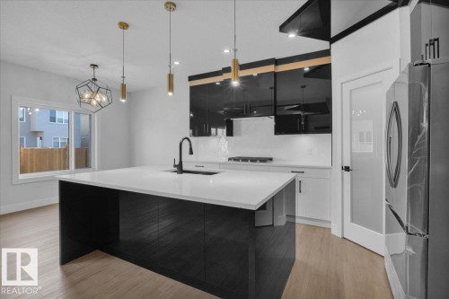 63 Waverly Way, Fort Saskatchewan, AB - Indoor Photo Showing Kitchen With Upgraded Kitchen