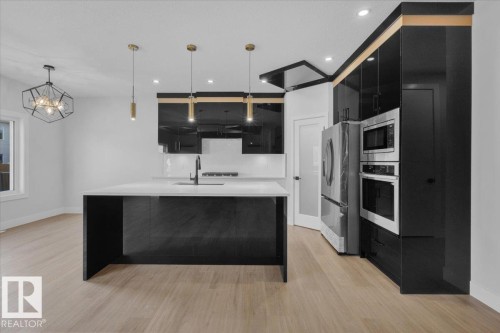 63 Waverly Way, Fort Saskatchewan, AB - Indoor Photo Showing Kitchen With Upgraded Kitchen