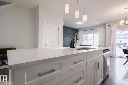 38 Hemingway Crescent, Spruce Grove, AB - Indoor Photo Showing Kitchen With Double Sink
