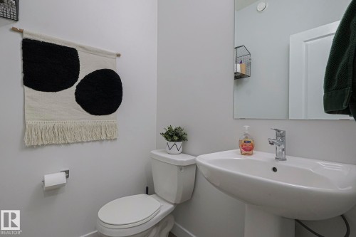 38 Hemingway Crescent, Spruce Grove, AB - Indoor Photo Showing Bathroom