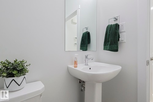 38 Hemingway Crescent, Spruce Grove, AB - Indoor Photo Showing Bathroom