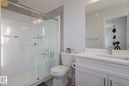 38 Hemingway Crescent, Spruce Grove, AB - Indoor Photo Showing Bathroom