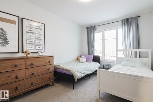 38 Hemingway Crescent, Spruce Grove, AB - Indoor Photo Showing Bedroom