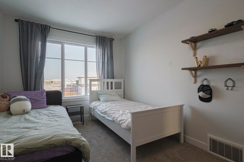 38 Hemingway Crescent, Spruce Grove, AB - Indoor Photo Showing Bedroom