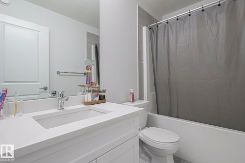 38 Hemingway Crescent, Spruce Grove, AB - Indoor Photo Showing Bathroom