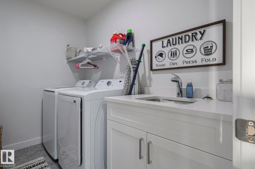 38 Hemingway Crescent, Spruce Grove, AB - Indoor Photo Showing Laundry Room