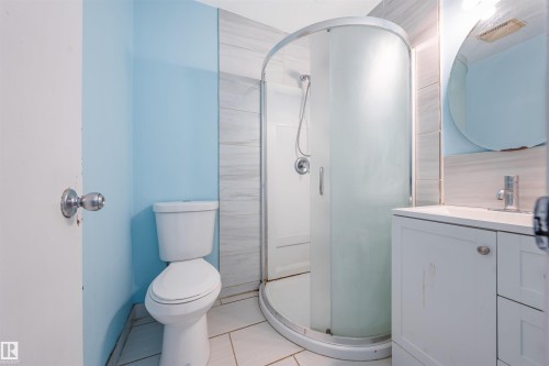 2831 36 Street, Edmonton, AB - Indoor Photo Showing Bathroom