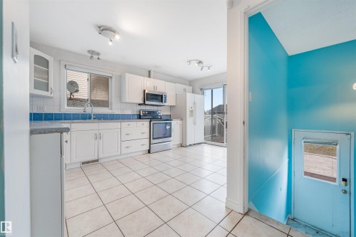 2831 36 Street, Edmonton, AB - Indoor Photo Showing Kitchen