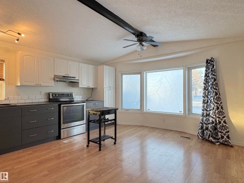 140 Evergreen Drive, Edmonton, AB - Indoor Photo Showing Kitchen