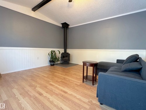 140 Evergreen Drive, Edmonton, AB - Indoor Photo Showing Other Room