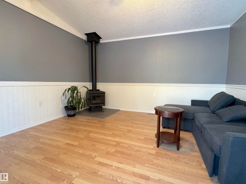 140 Evergreen Drive, Edmonton, AB - Indoor Photo Showing Other Room