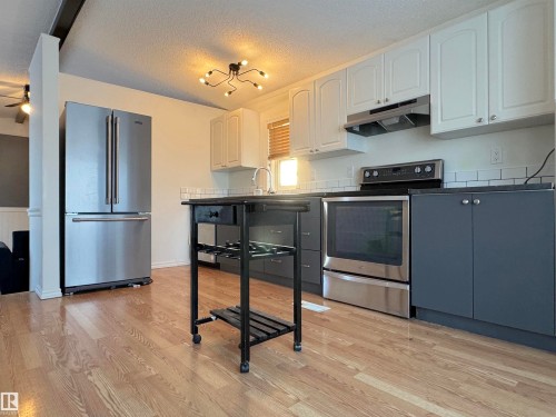 140 Evergreen Drive, Edmonton, AB - Indoor Photo Showing Kitchen