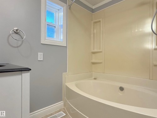 140 Evergreen Drive, Edmonton, AB - Indoor Photo Showing Bathroom