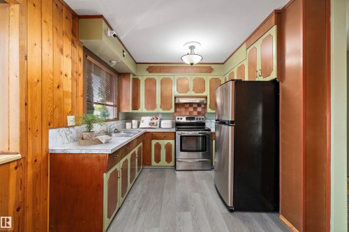 9911 149 Street, Edmonton, AB - Indoor Photo Showing Kitchen