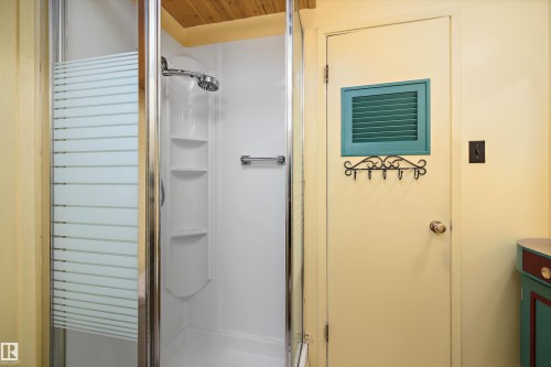 9911 149 Street, Edmonton, AB - Indoor Photo Showing Bathroom