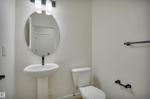 8821 223A Street, Edmonton, AB - Indoor Photo Showing Bathroom