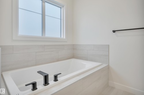 8821 223A Street, Edmonton, AB - Indoor Photo Showing Bathroom