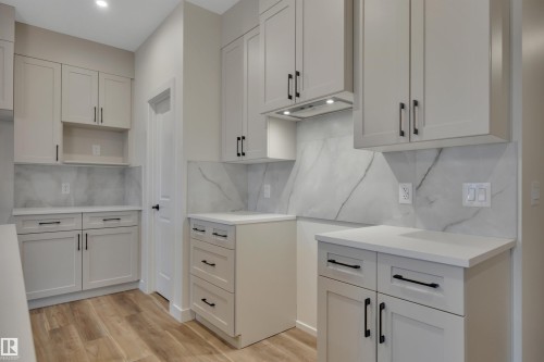 8821 223A Street, Edmonton, AB - Indoor Photo Showing Kitchen