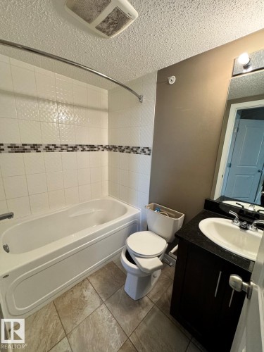421 107 Watt Common, Edmonton, AB - Indoor Photo Showing Bathroom