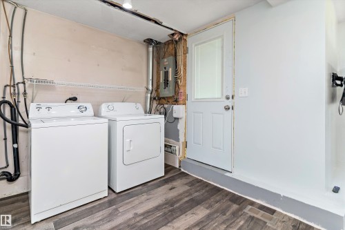 3520 60 Street, Edmonton, AB - Indoor Photo Showing Laundry Room