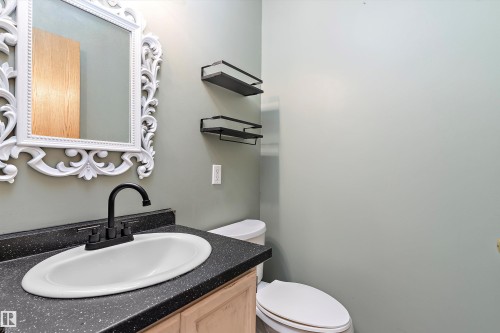 3520 60 Street, Edmonton, AB - Indoor Photo Showing Bathroom