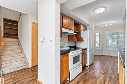 3520 60 Street, Edmonton, AB - Indoor Photo Showing Kitchen