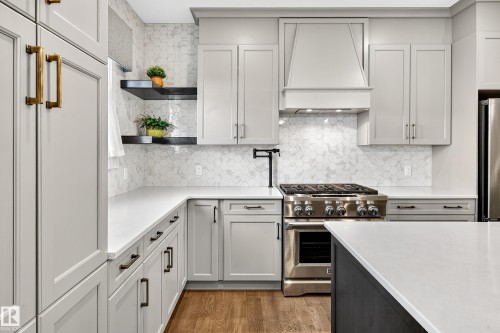 1411 25 Street, Edmonton, AB - Indoor Photo Showing Kitchen With Upgraded Kitchen