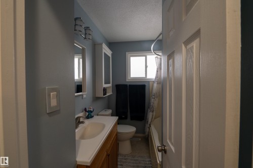 4913 46 Street, Drayton Valley, AB - Indoor Photo Showing Bathroom