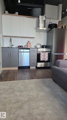 Edmonton, AB - Indoor Photo Showing Kitchen