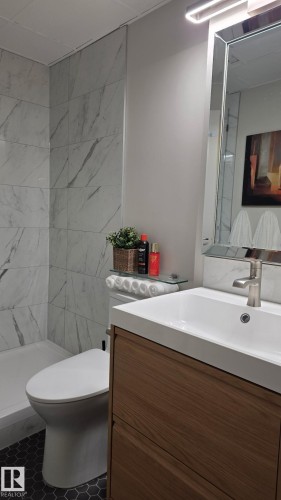 Edmonton, AB - Indoor Photo Showing Bathroom