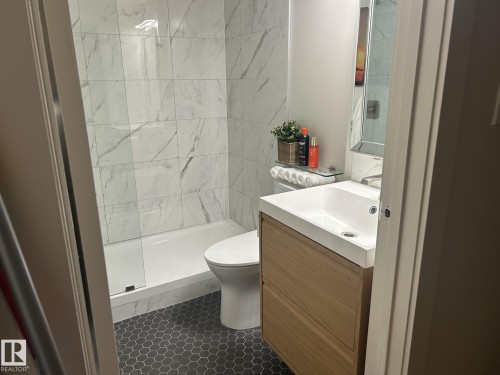 Edmonton, AB - Indoor Photo Showing Bathroom