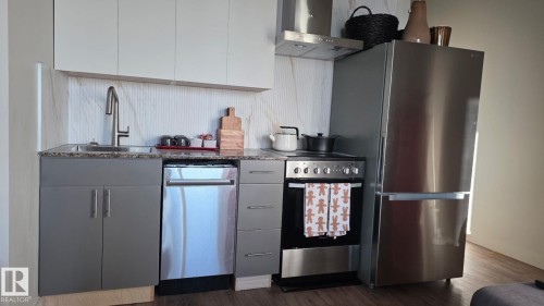 Edmonton, AB - Indoor Photo Showing Kitchen