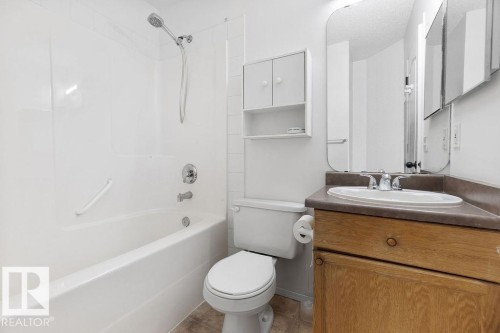 15515 45 Street Nw, Edmonton, AB - Indoor Photo Showing Bathroom