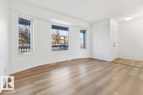 15515 45 Street Nw, Edmonton, AB - Indoor Photo Showing Other Room